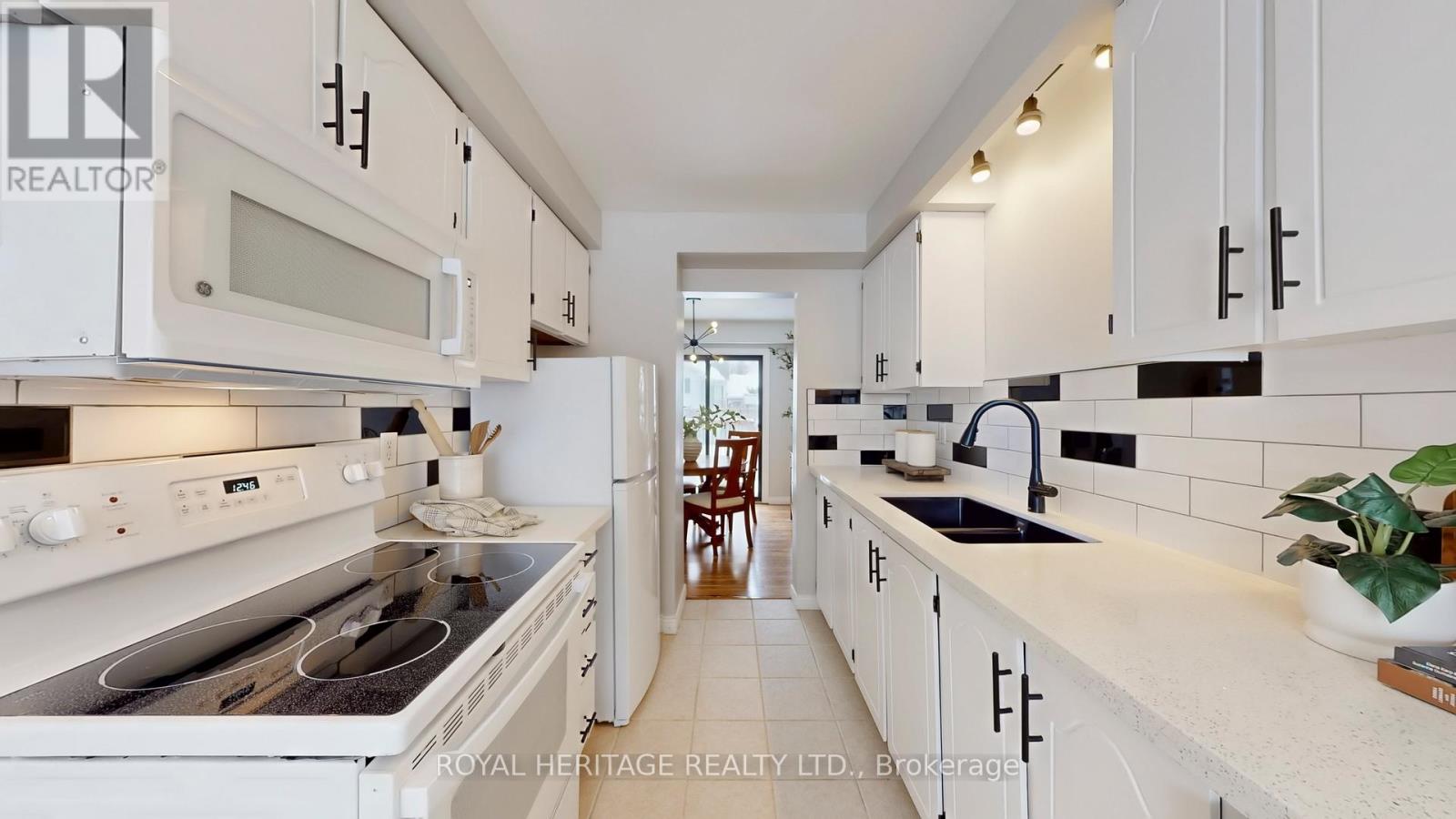 8 Burden Crescent, Ajax (South West), Ontario  L1T 3T8 - Photo 10 - E12770442