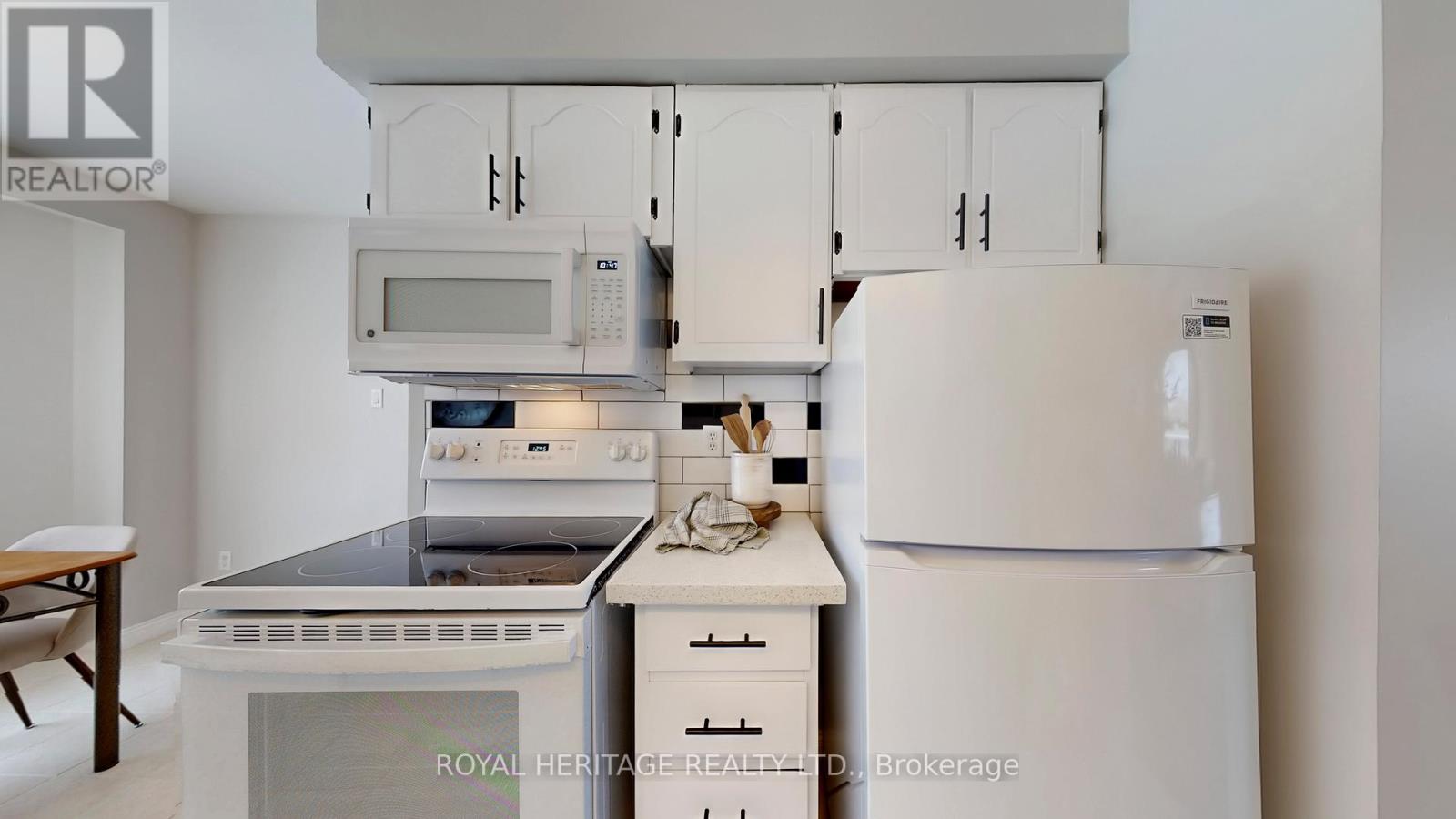 8 Burden Crescent, Ajax (South West), Ontario  L1T 3T8 - Photo 12 - E12770442