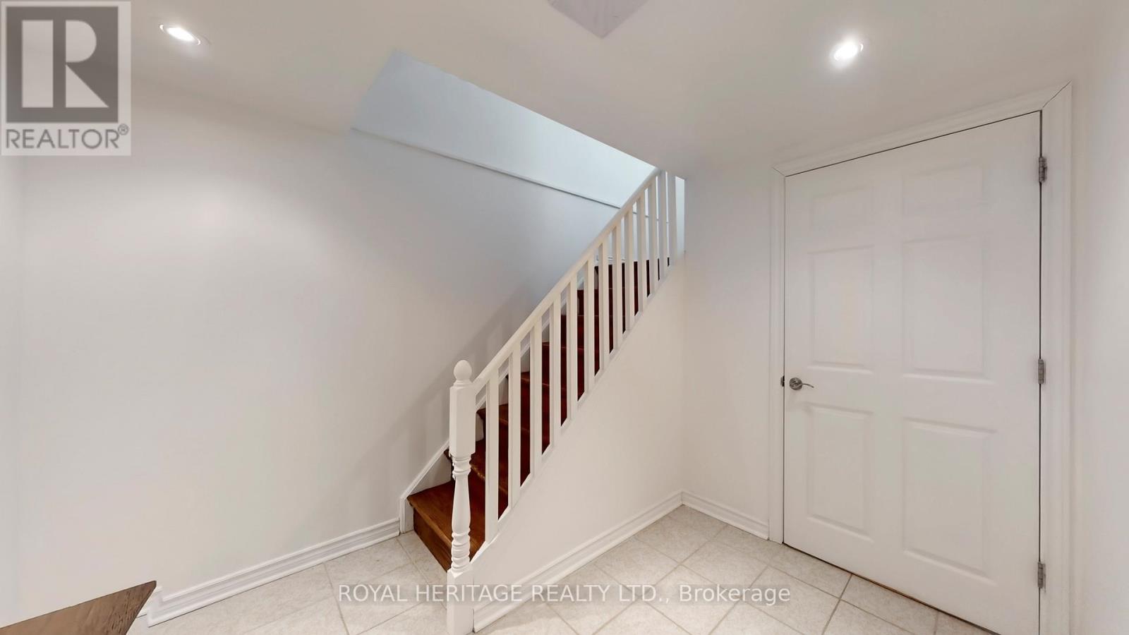 8 Burden Crescent, Ajax (South West), Ontario  L1T 3T8 - Photo 33 - E12770442