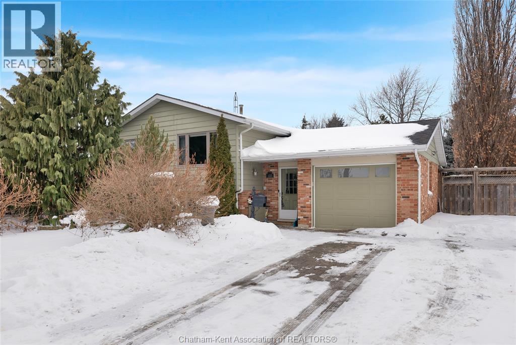 MLS# 26002770: 137 Oxley DRIVE, Chatham, Canada