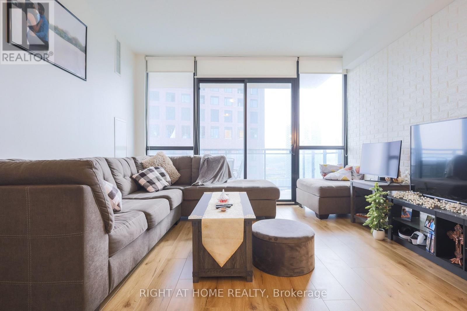 3105 - 2910 Highway 7 Avenue, Vaughan, Ontario  L4K 0H8 - Photo 10 - N12770440