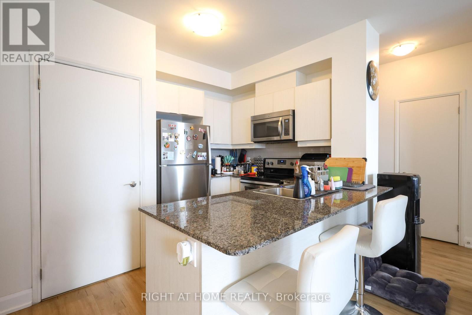 3105 - 2910 Highway 7 Avenue, Vaughan, Ontario  L4K 0H8 - Photo 5 - N12770440