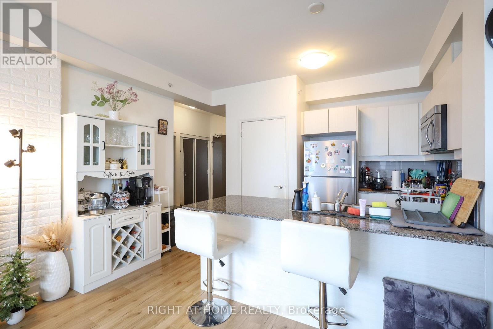 3105 - 2910 Highway 7 Avenue, Vaughan, Ontario  L4K 0H8 - Photo 8 - N12770440