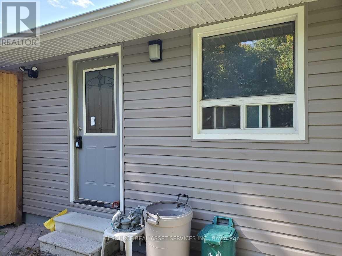 Main Fl Unit - 20437 Yonge Street, East Gwillimbury, Ontario  L9N 1N8 - Photo 3 - N12770446