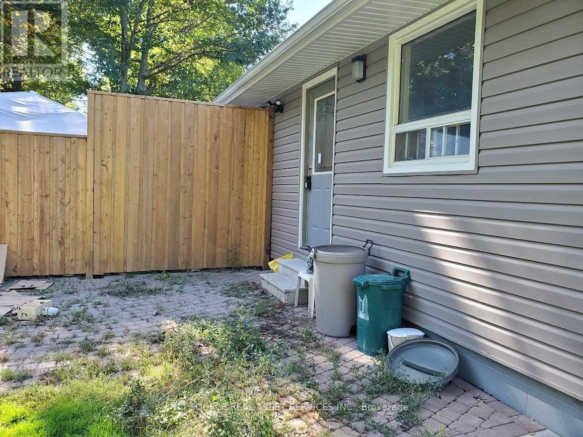 Main Fl Unit - 20437 Yonge Street, East Gwillimbury, Ontario  L9N 1N8 - Photo 4 - N12770446