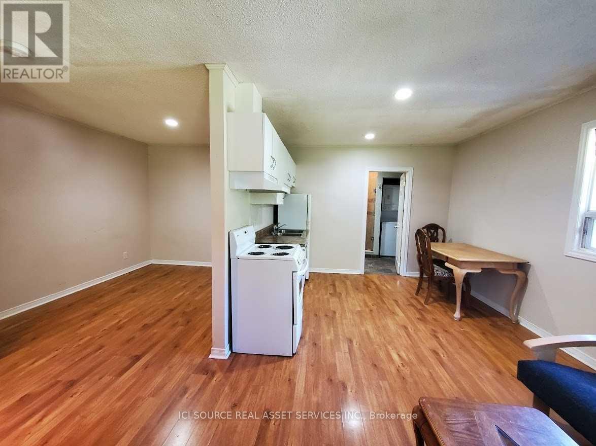 Main Fl Unit - 20437 Yonge Street, East Gwillimbury, Ontario  L9N 1N8 - Photo 5 - N12770446