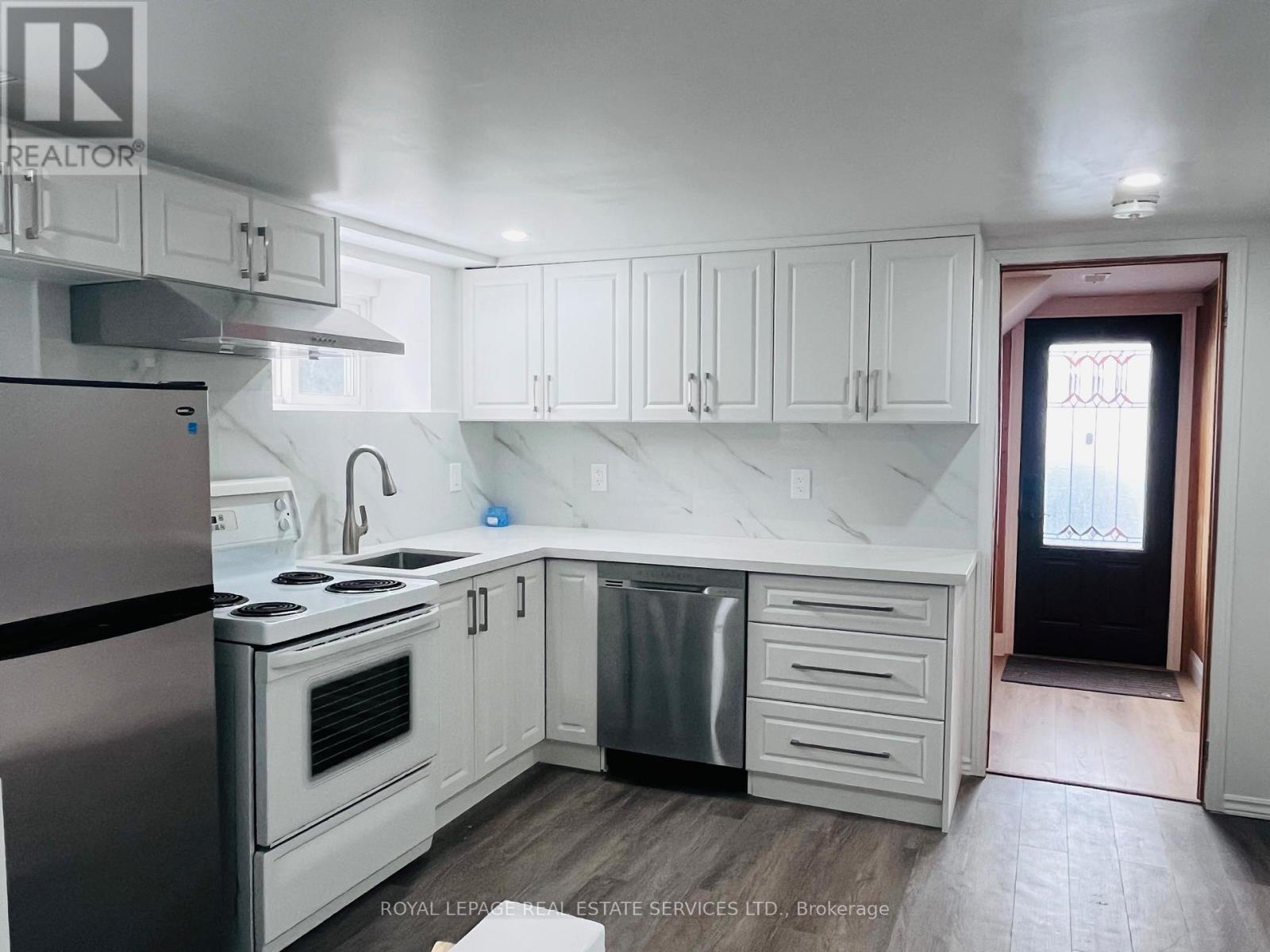 Lower - 2512 Harman Court, Mississauga (Clarkson), Ontario  L5J 1T8 - Photo 3 - W12770444