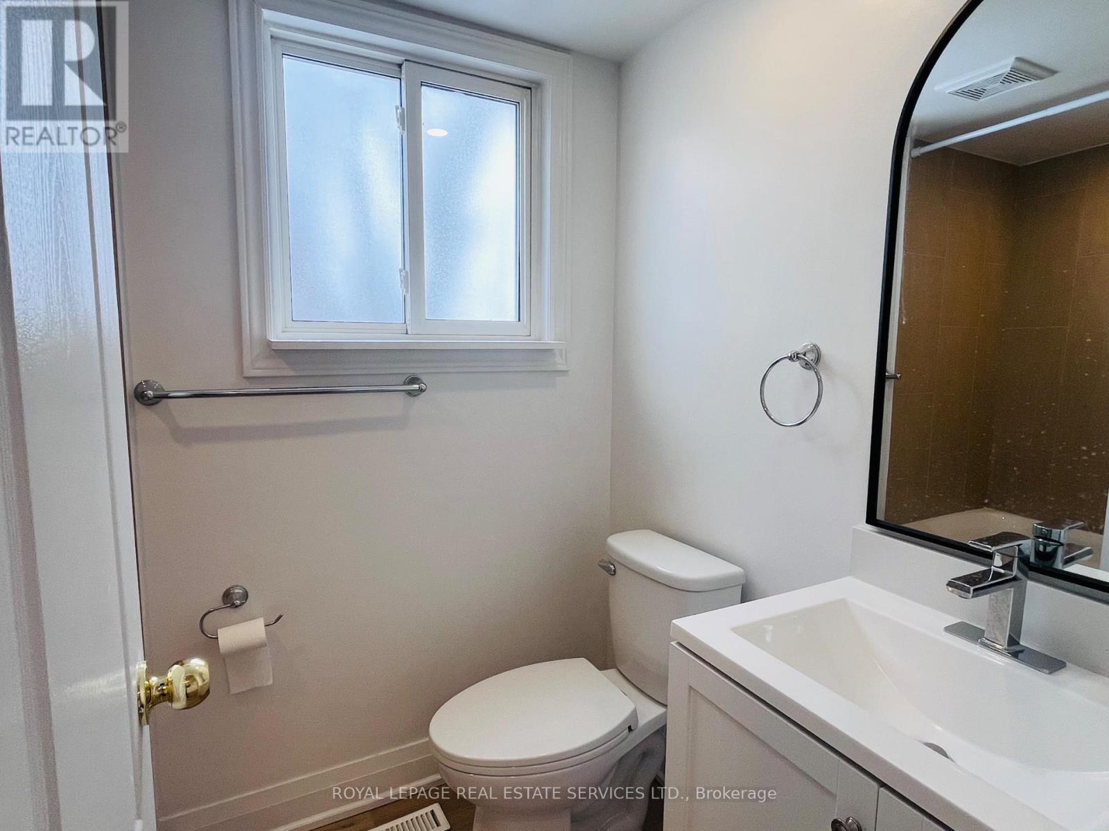 Lower - 2512 Harman Court, Mississauga (Clarkson), Ontario  L5J 1T8 - Photo 9 - W12770444