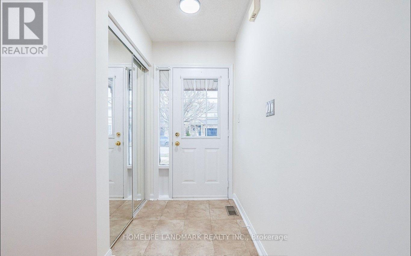 2507 Appalachain Drive, Oakville (Wm Westmount), Ontario  L6M 4S4 - Photo 3 - W12770460