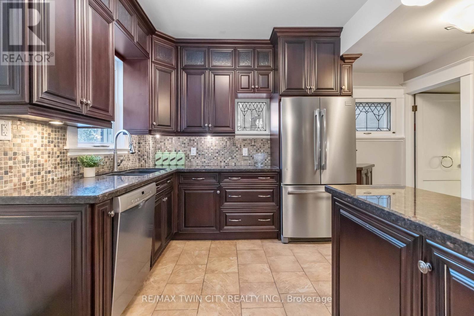 204 Brant Avenue, Brantford, Ontario  N3T 3H9 - Photo 12 - X12770432