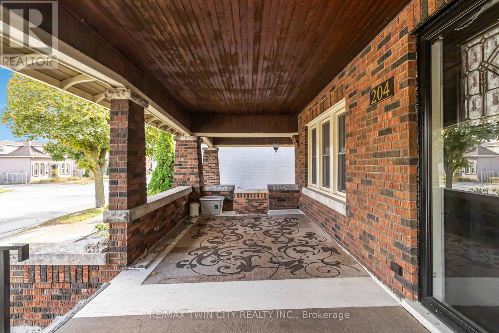 204 Brant Avenue, Brantford, Ontario  N3T 3H9 - Photo 3 - X12770432