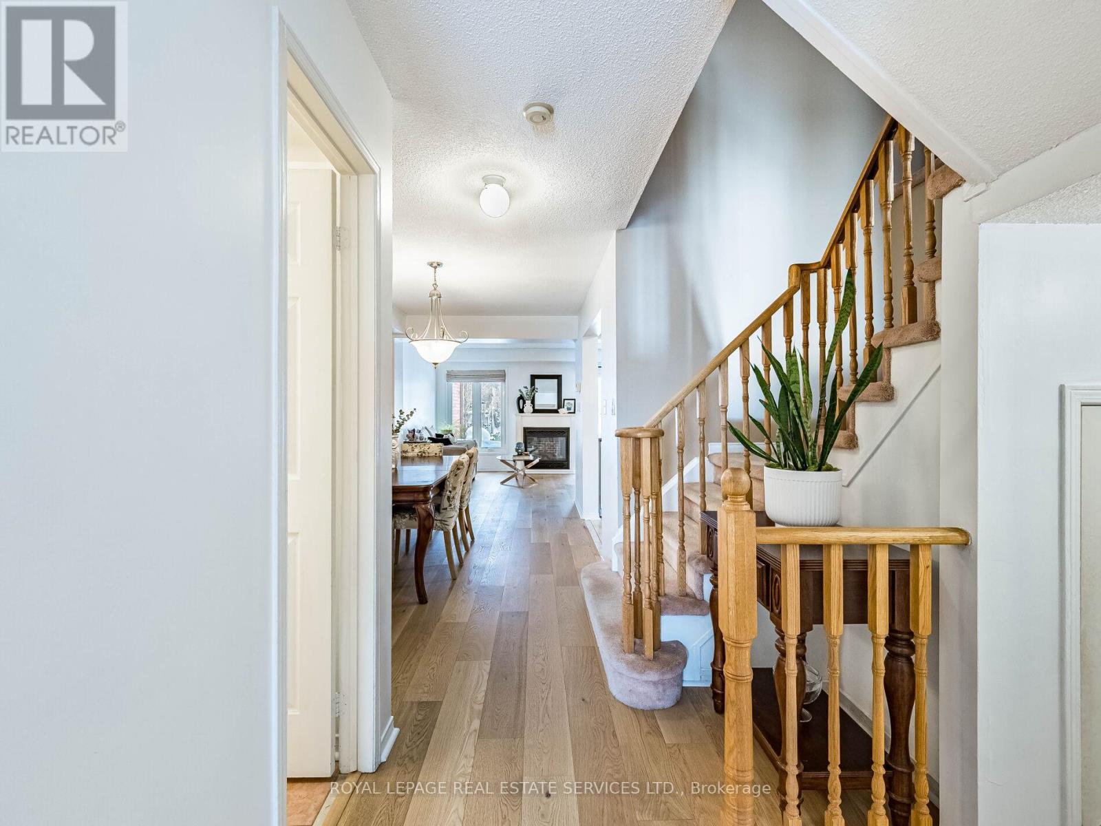 31 Berkindale Court, Brampton, Ontario  L6Y 5G1 - Photo 3 - W12752790