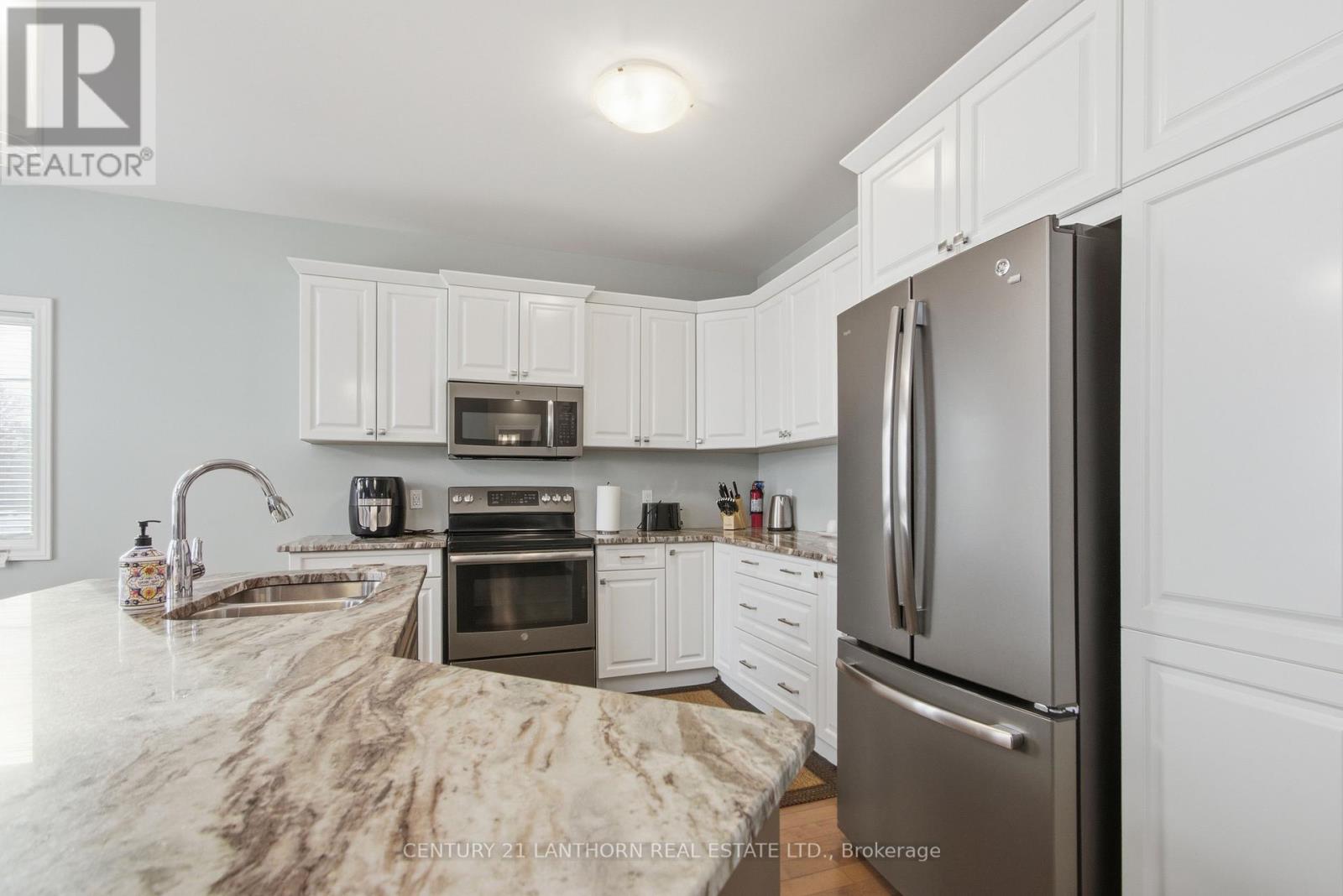 2 Stonecrest Boulevard, Quinte West (Sidney Ward), Ontario  K8R 0A2 - Photo 10 - X12770504