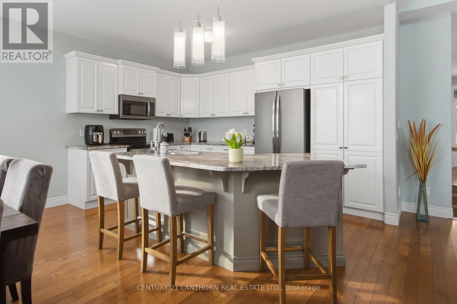 2 Stonecrest Boulevard, Quinte West (Sidney Ward), Ontario  K8R 0A2 - Photo 8 - X12770504