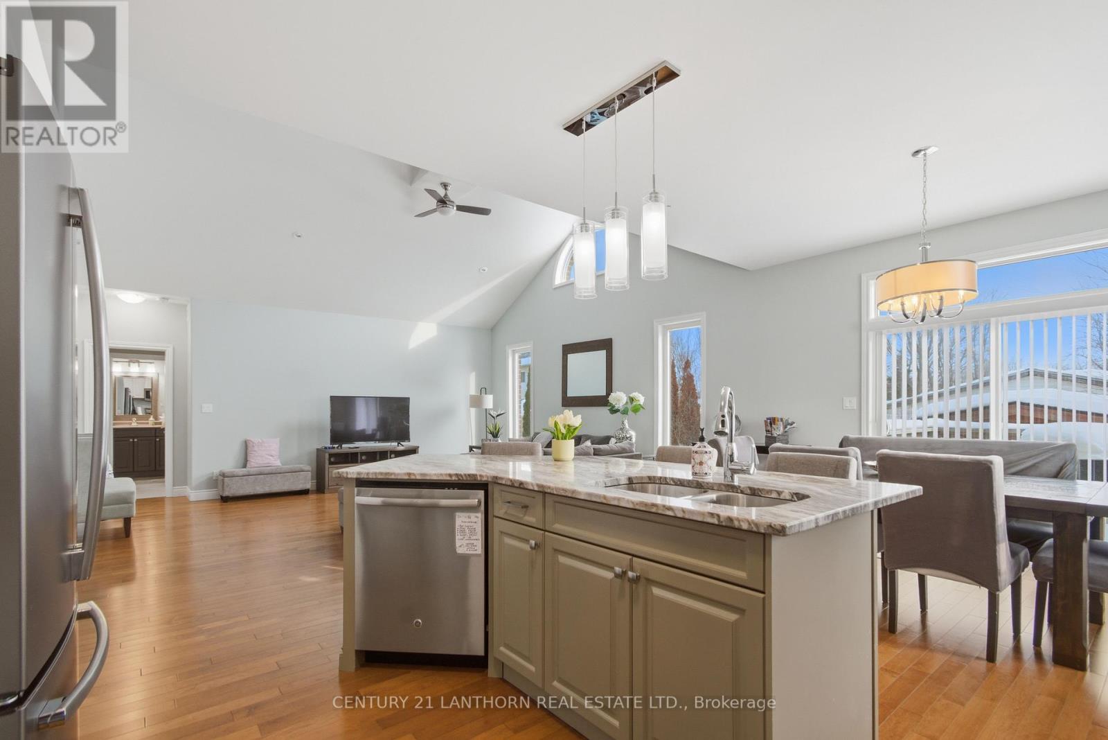 2 Stonecrest Boulevard, Quinte West (Sidney Ward), Ontario  K8R 0A2 - Photo 9 - X12770504