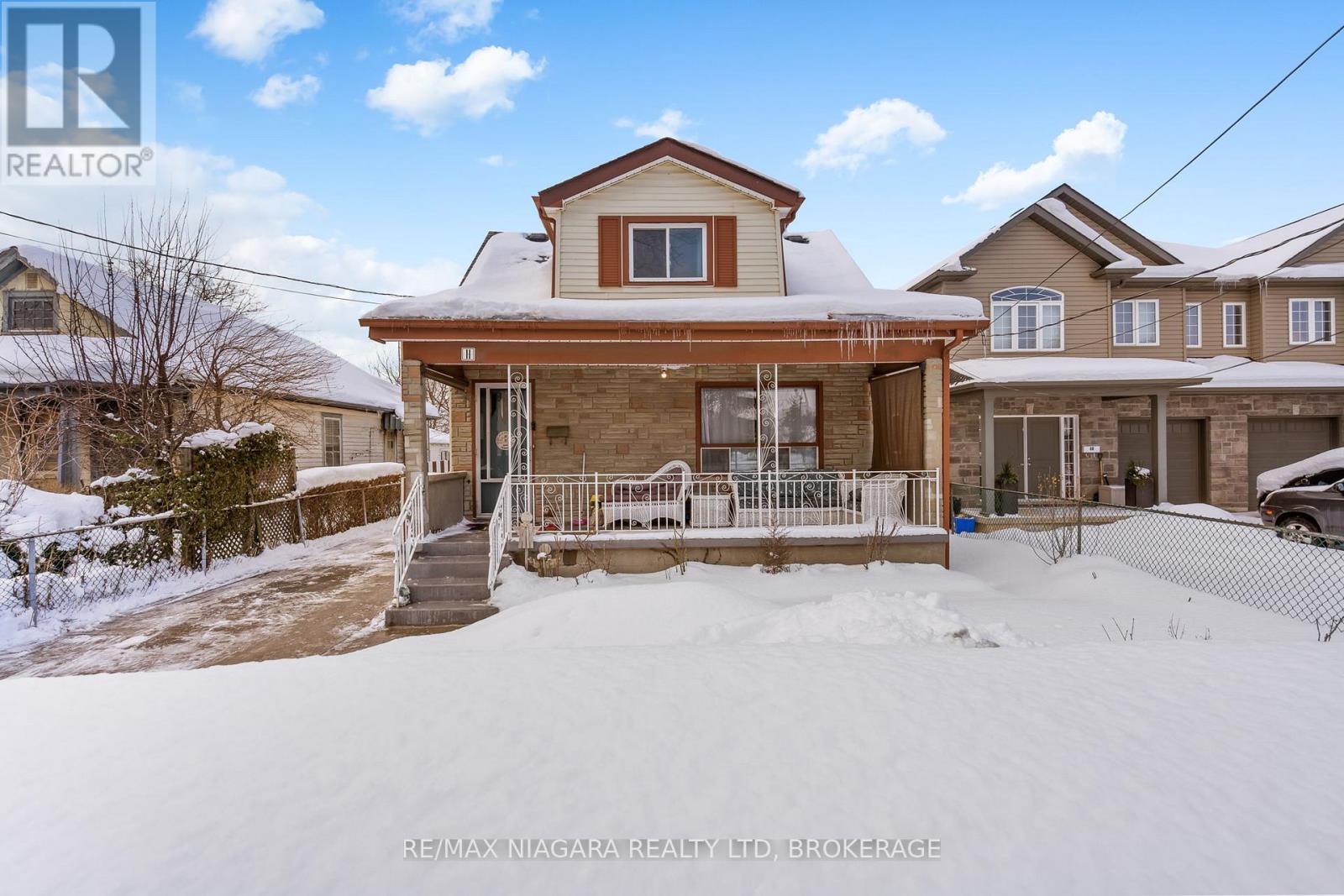 11 Cleveland Street, Thorold (Thorold Downtown), Ontario  L2V 3K3 - Photo 1 - X12770514