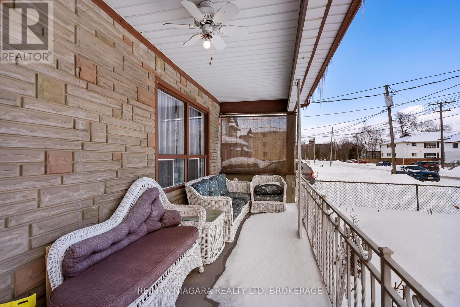 11 Cleveland Street, Thorold (Thorold Downtown), Ontario  L2V 3K3 - Photo 4 - X12770514