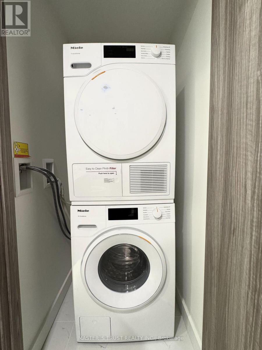 7207 - 3 Concord Cityplace Way, Toronto (Waterfront Communities), Ontario  M5V 0X4 - Photo 9 - C12770512