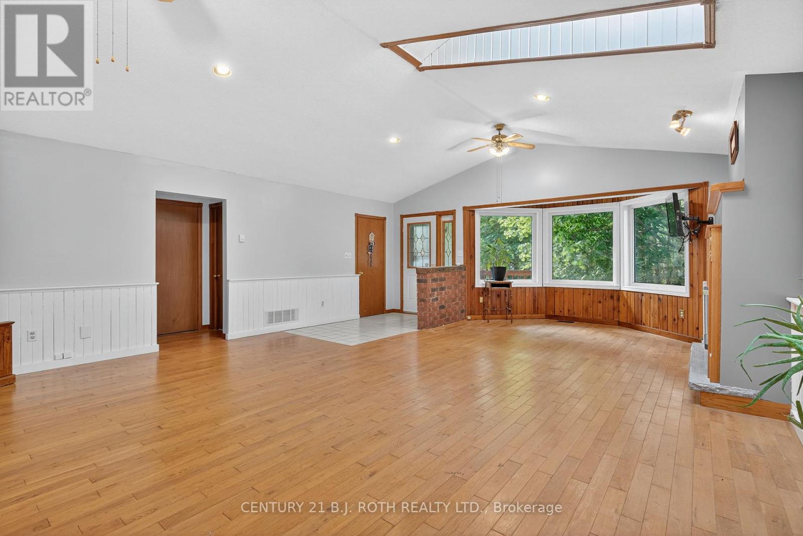 281 Harvie Road, Barrie (Holly), Ontario  L4N 8J5 - Photo 9 - S12770490