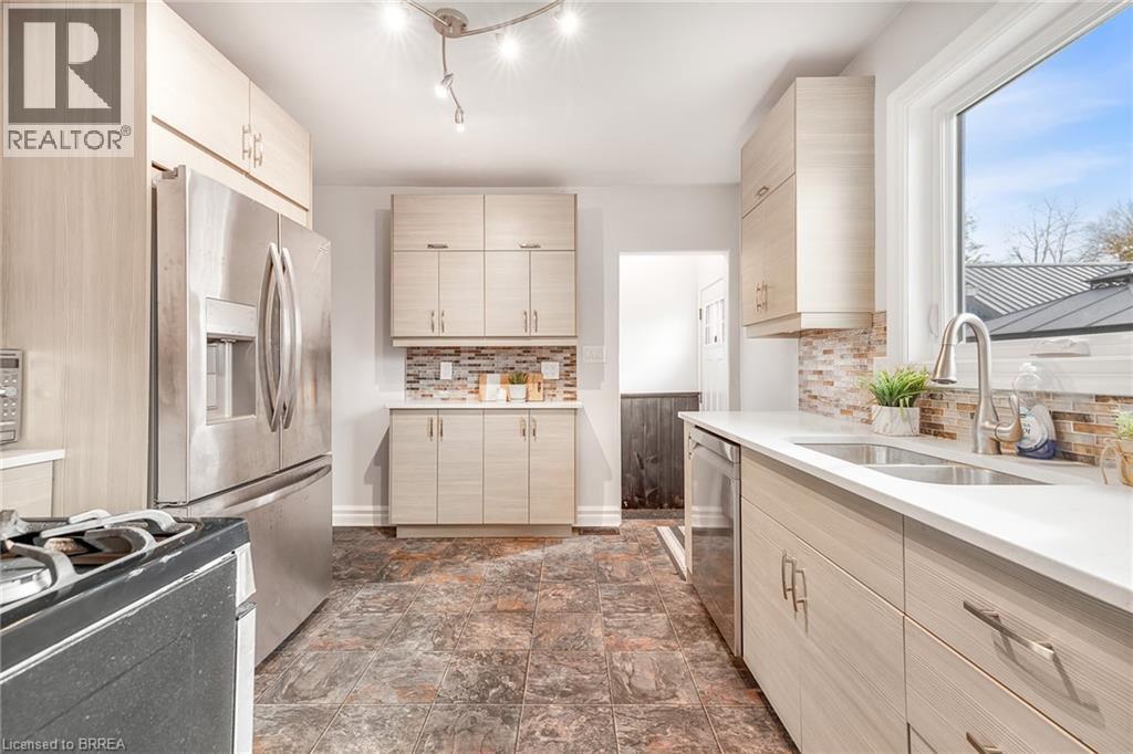 52 Charing Cross Street, Brantford, Ontario  N3R 2H3 - Photo 8 - 40802739