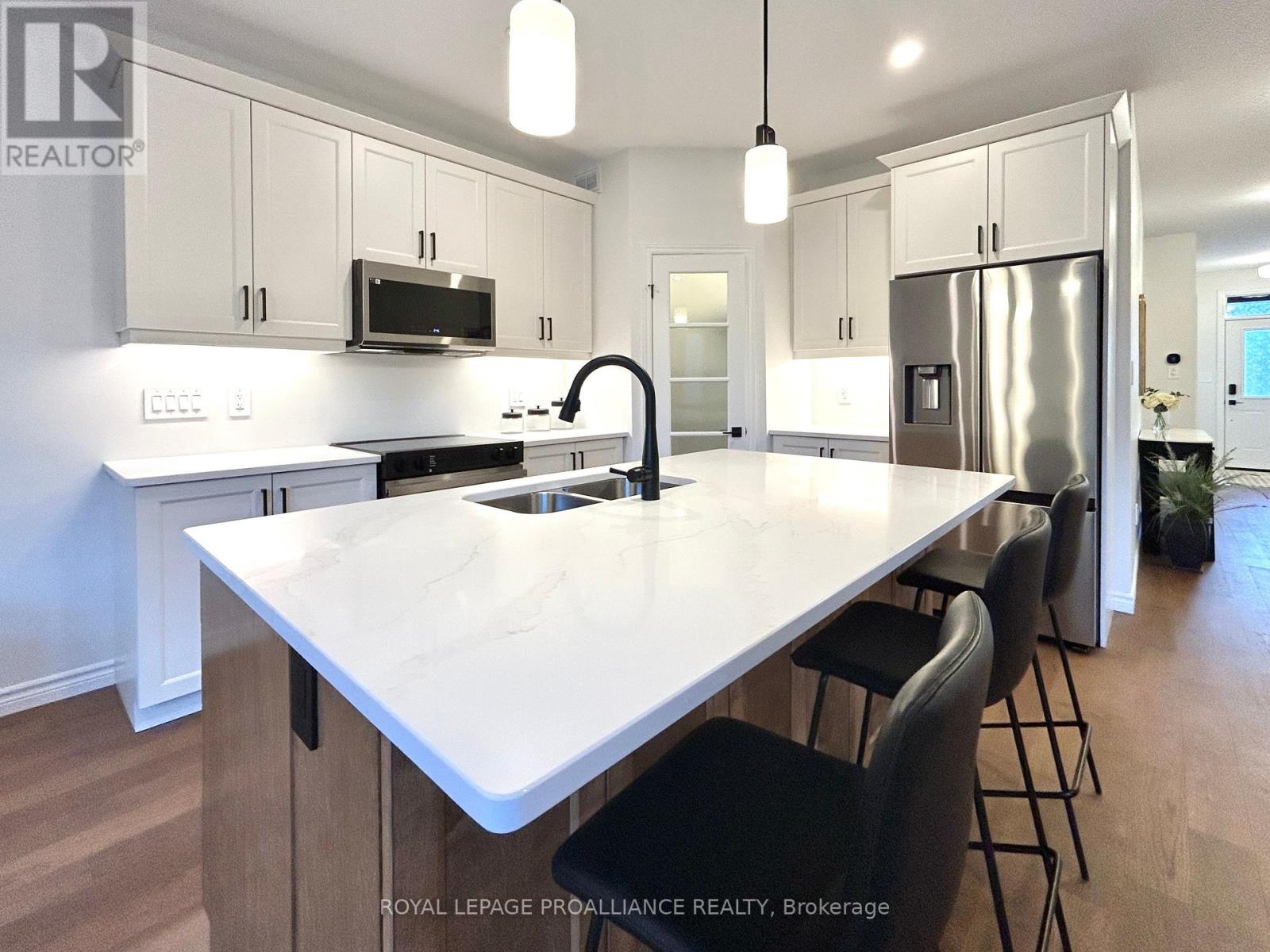 81 Athabaska Drive, Belleville (Thurlow Ward), Ontario  K8N 0T1 - Photo 5 - X12770600