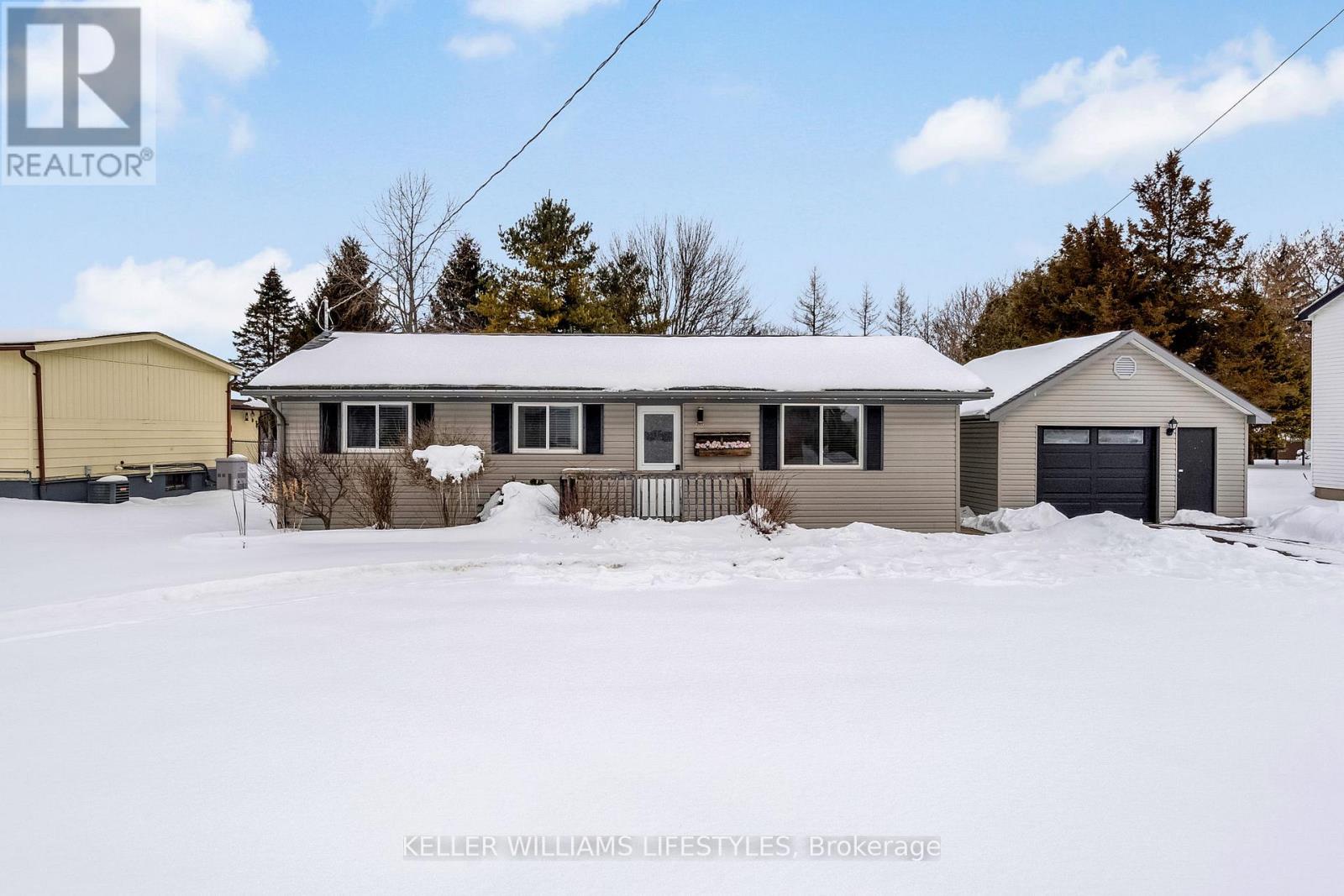 40 YORK STREET, Newbury, Ontario