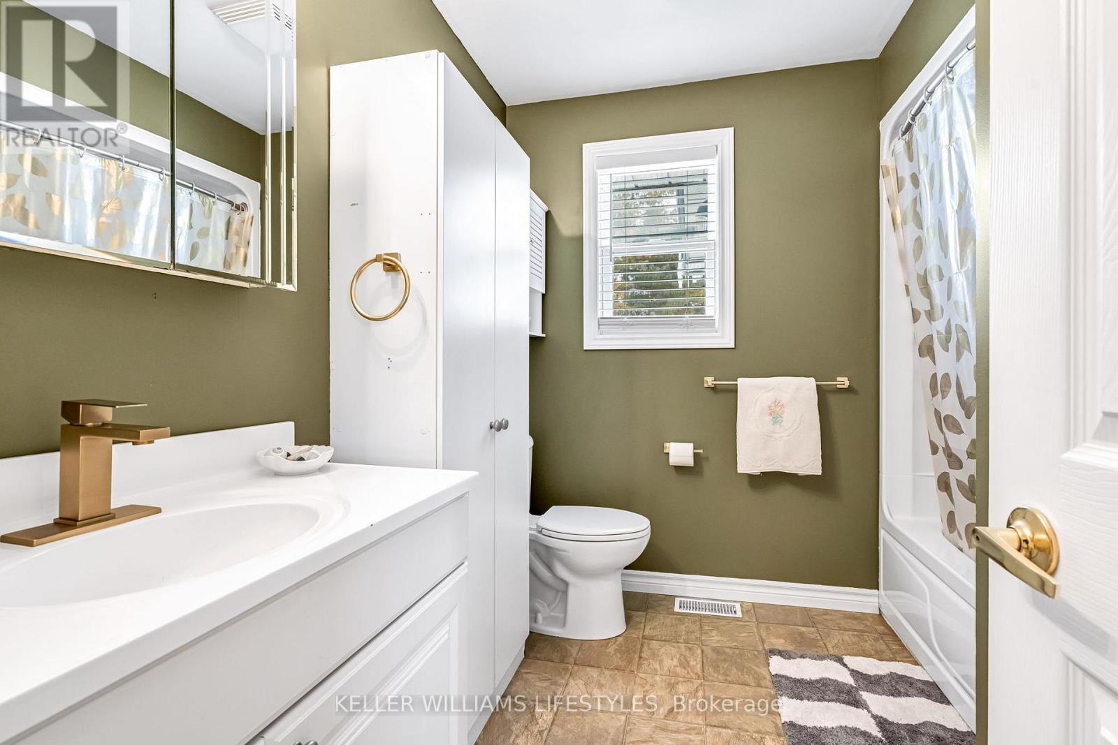 Photo 32 of 43 for 40 York Street