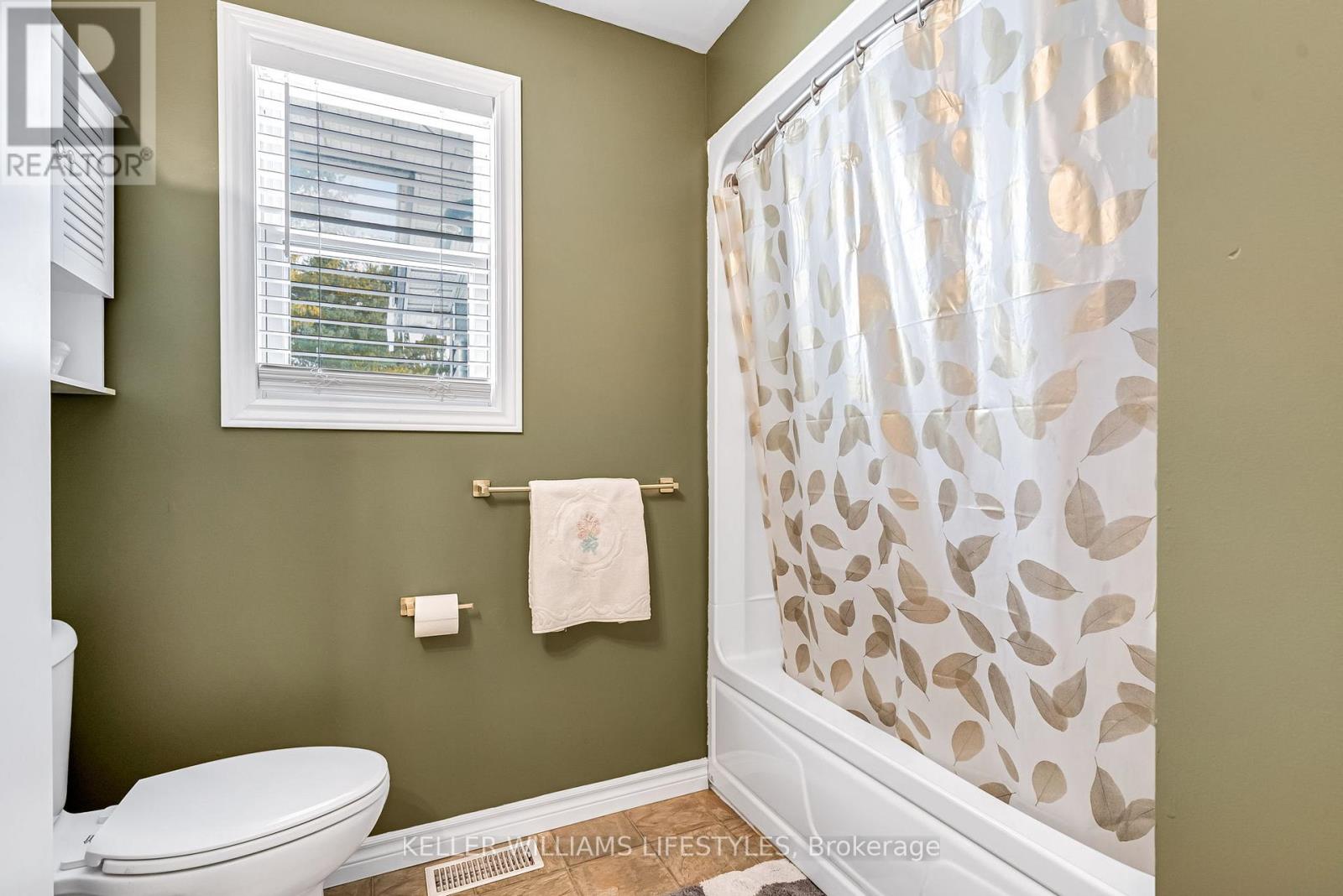 Photo 33 of 43 for 40 York Street