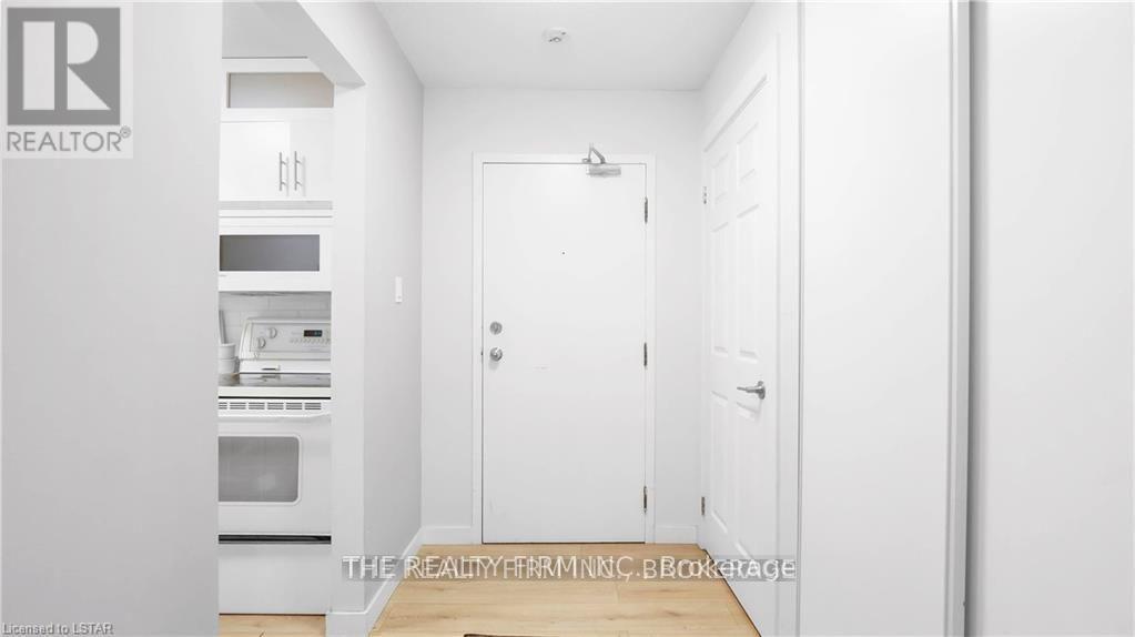 310 - 735 Deveron Crescent, London South, Ontario  N5Z 4X8 - Photo 3 - X12770582