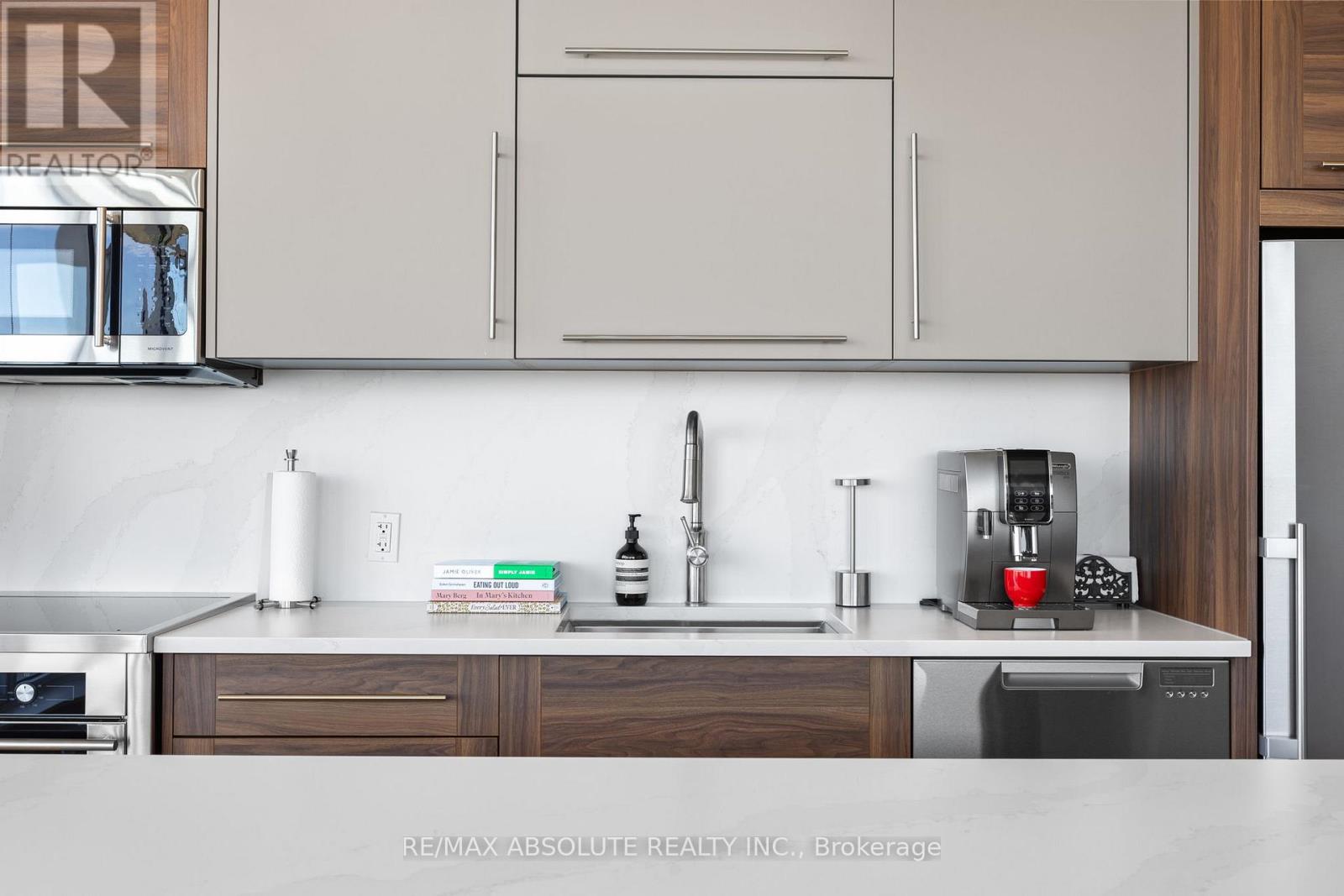 906 - 354 Gladstone Avenue, Ottawa, Ontario  K2P 0R4 - Photo 10 - X12770536