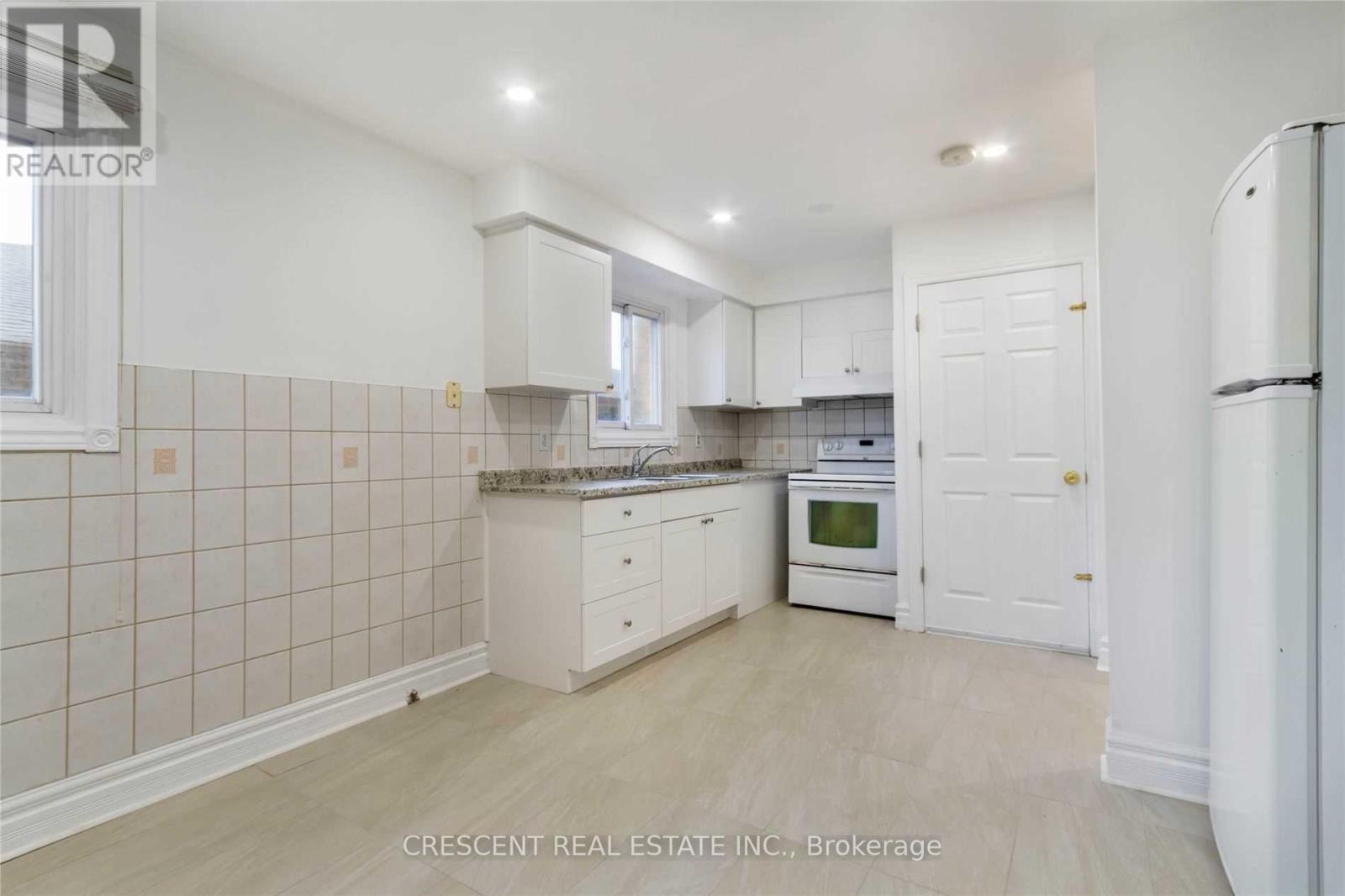 Upper - 4036 Dunmow Crescent, Mississauga, Ontario  L4Z 1C9 - Photo 3 - W12758096