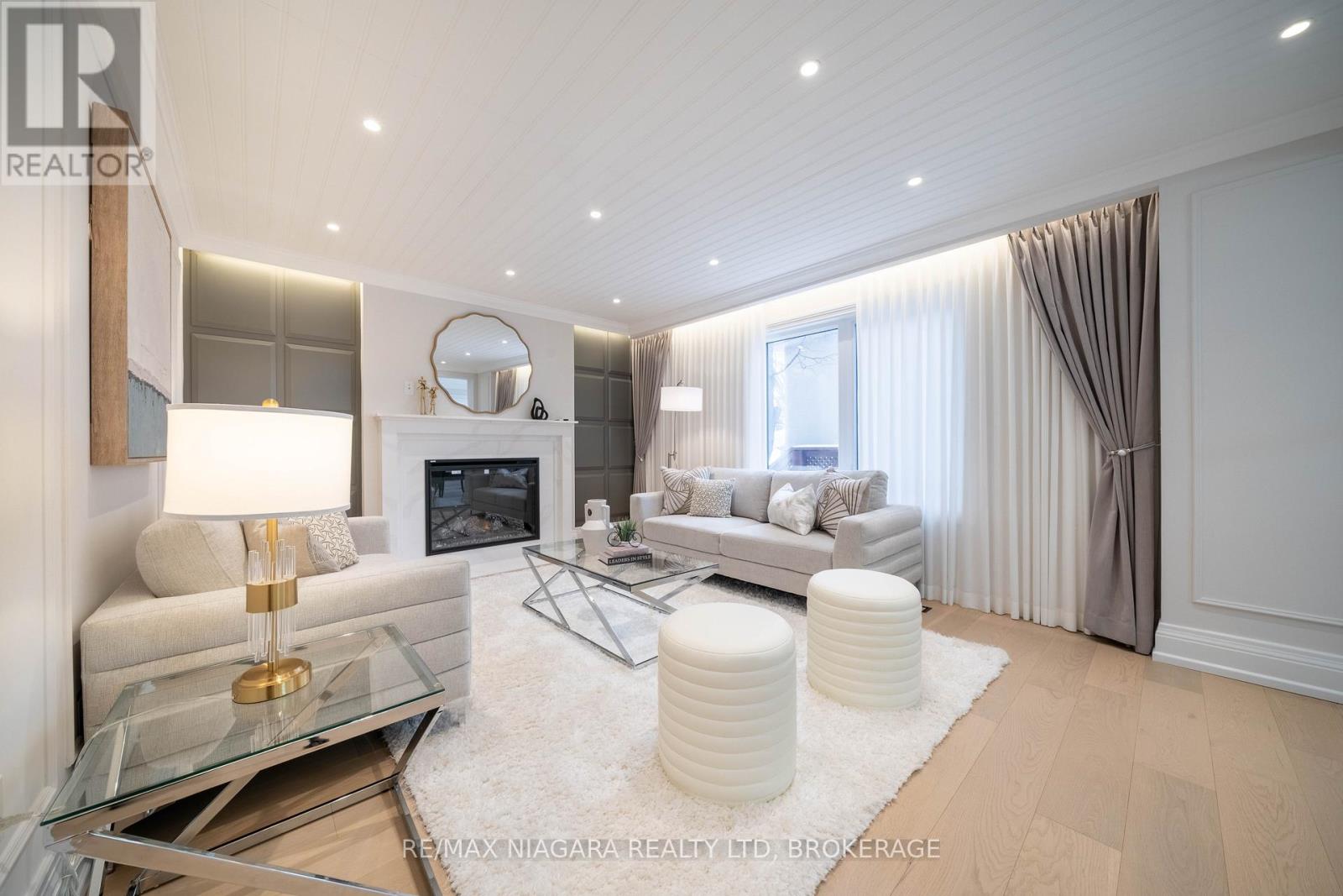 18 Mountbatten Road, Toronto (Humber Heights), Ontario  M9P 1Z2 - Photo 18 - W12770524