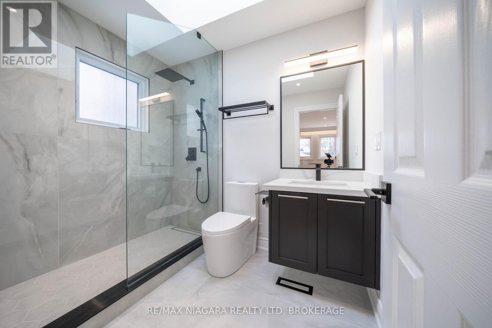 18 Mountbatten Road, Toronto (Humber Heights), Ontario  M9P 1Z2 - Photo 28 - W12770524