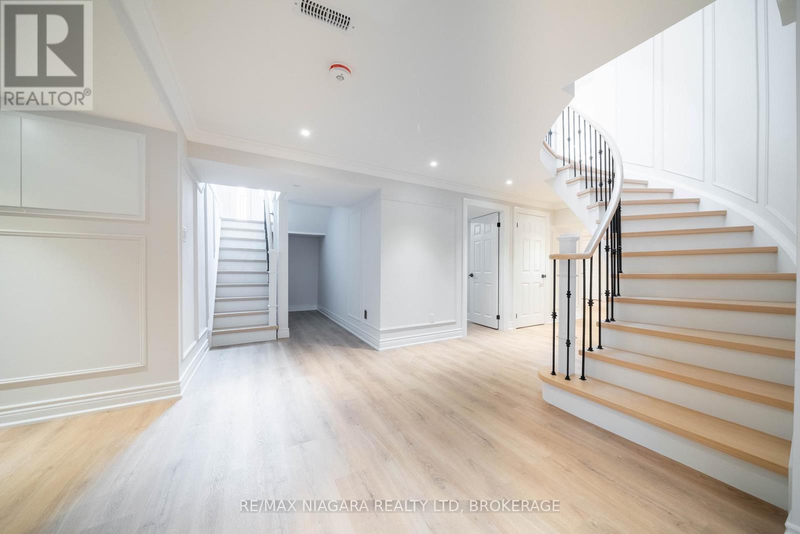 18 Mountbatten Road, Toronto (Humber Heights), Ontario  M9P 1Z2 - Photo 39 - W12770524