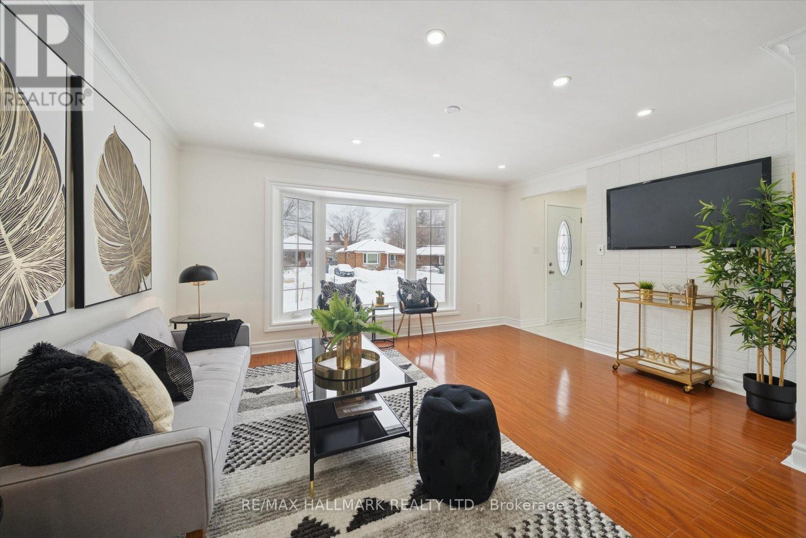 19 Silvio Avenue, Toronto, Ontario  M1K 1V1 - Photo 6 - E12770588