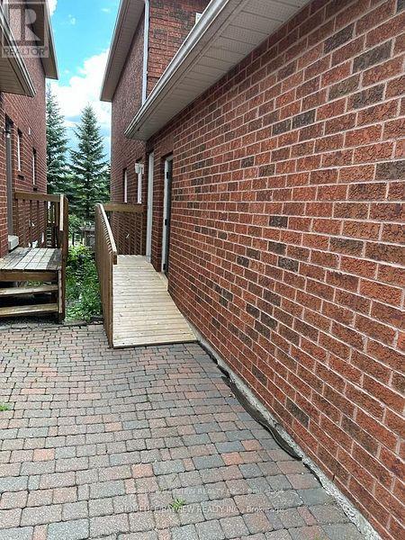 Lower - 798 Hilton Boulevard, Newmarket, Ontario  L3X 2H6 - Photo 3 - N12770548