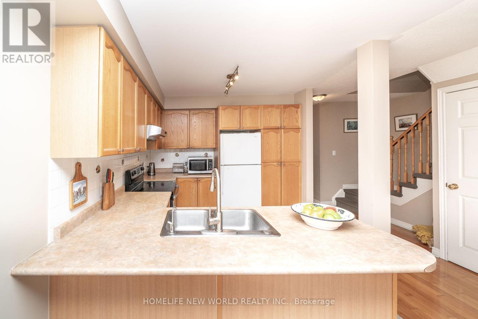 26 Cape Breton Court, Richmond Hill, Ontario  L4E 3W4 - Photo 11 - N12770568