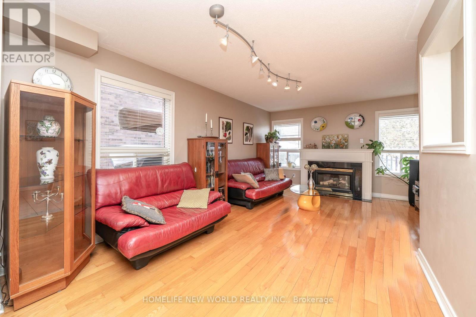 26 Cape Breton Court, Richmond Hill, Ontario  L4E 3W4 - Photo 17 - N12770568