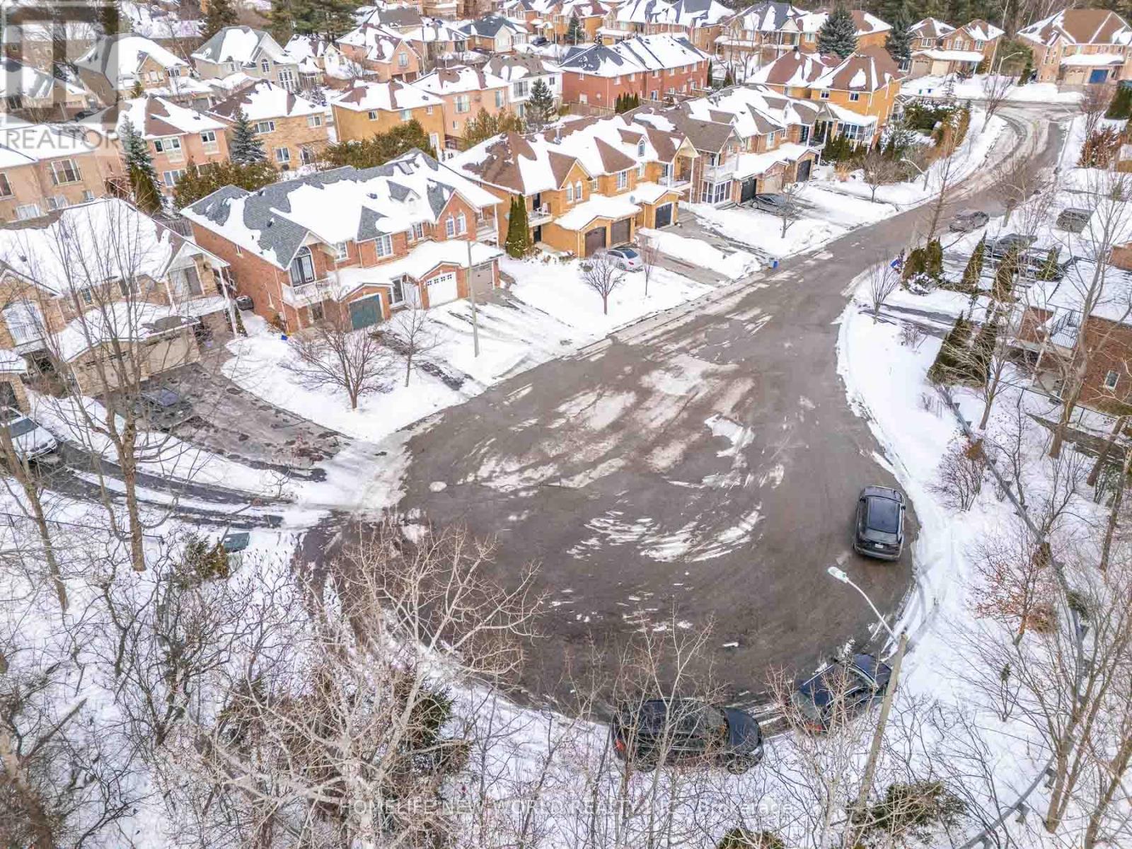 26 Cape Breton Court, Richmond Hill, Ontario  L4E 3W4 - Photo 34 - N12770568