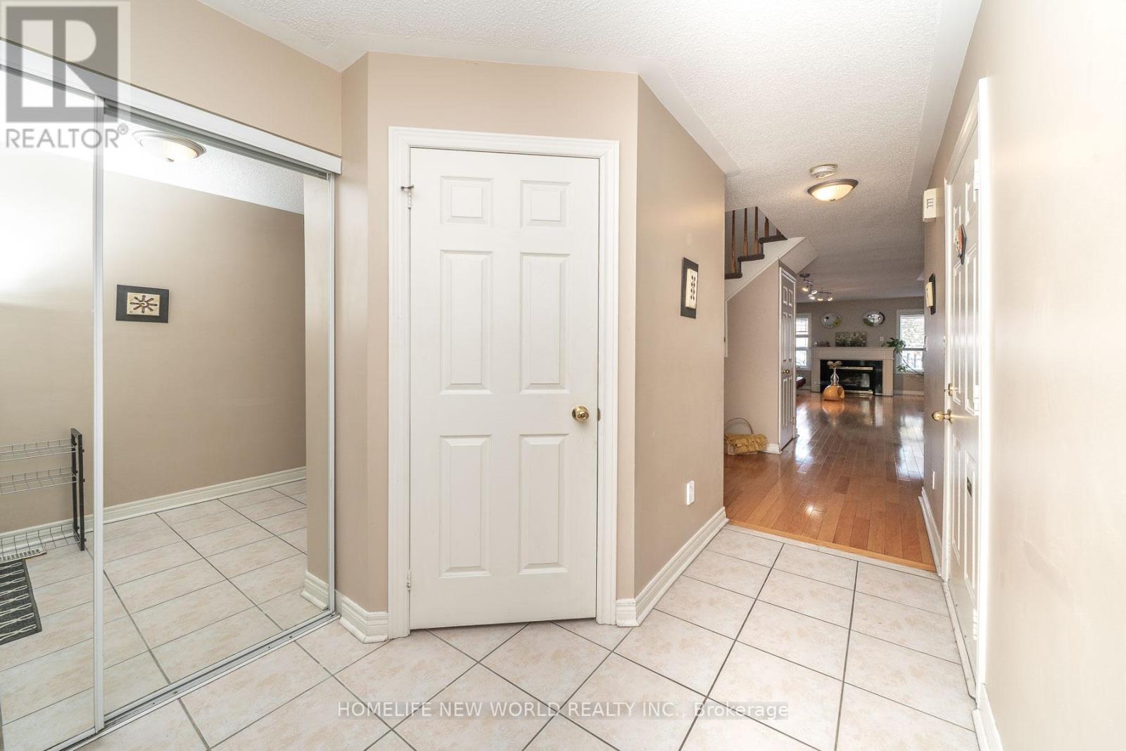 26 Cape Breton Court, Richmond Hill, Ontario  L4E 3W4 - Photo 6 - N12770568