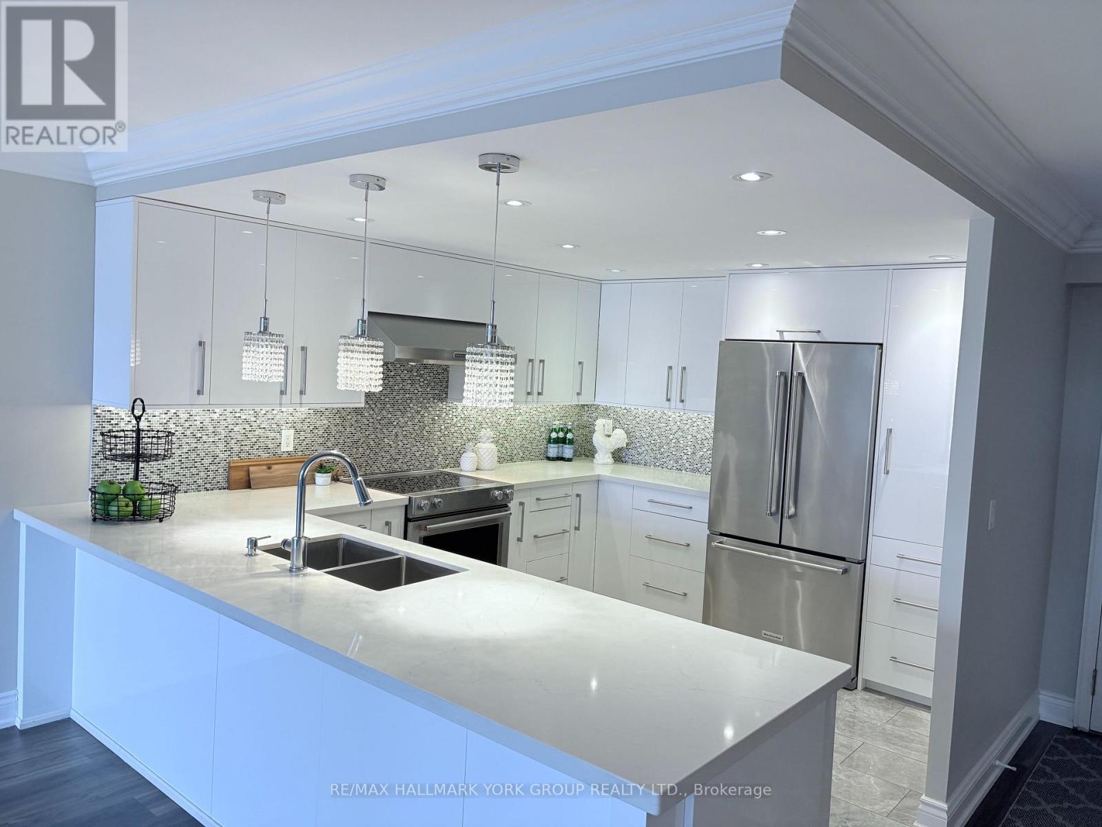 407 - 100 Observatory Lane, Richmond Hill, Ontario  L4C 1T4 - Photo 2 - N12770602