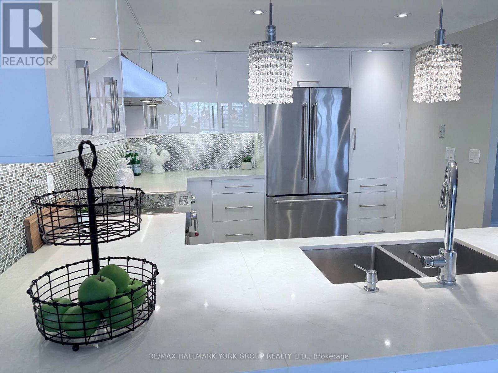 407 - 100 Observatory Lane, Richmond Hill, Ontario  L4C 1T4 - Photo 4 - N12770602