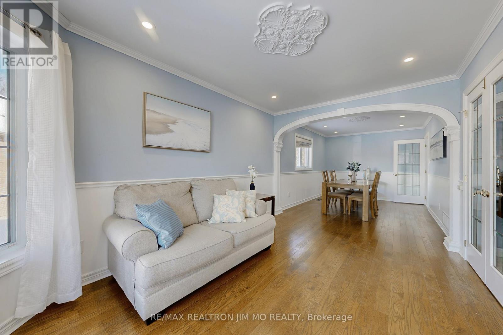 604 Dutch Elliott Court, Newmarket (Gorham-College Manor), Ontario  L3Y 8L1 - Photo 7 - N12770610