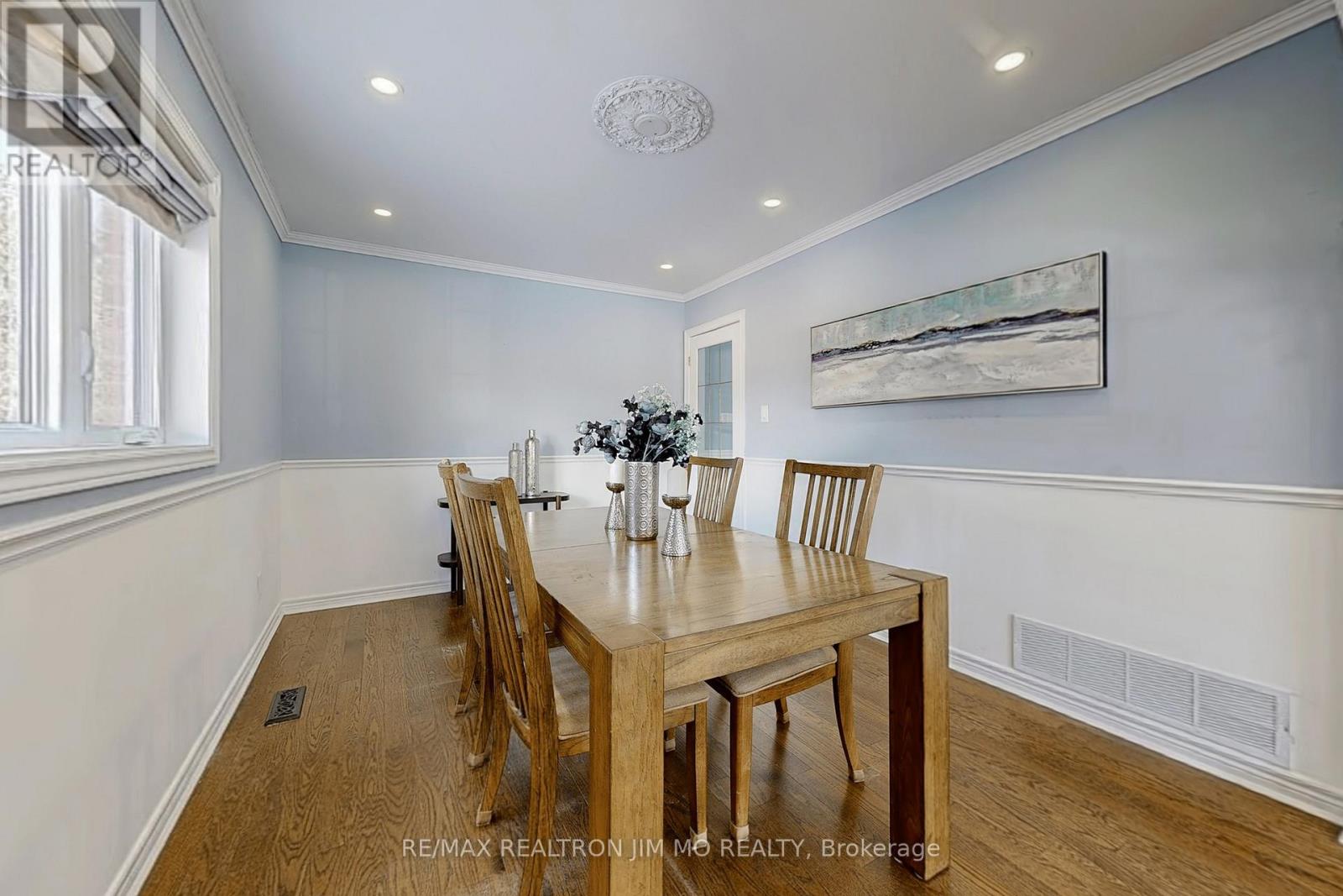 604 Dutch Elliott Court, Newmarket (Gorham-College Manor), Ontario  L3Y 8L1 - Photo 8 - N12770610