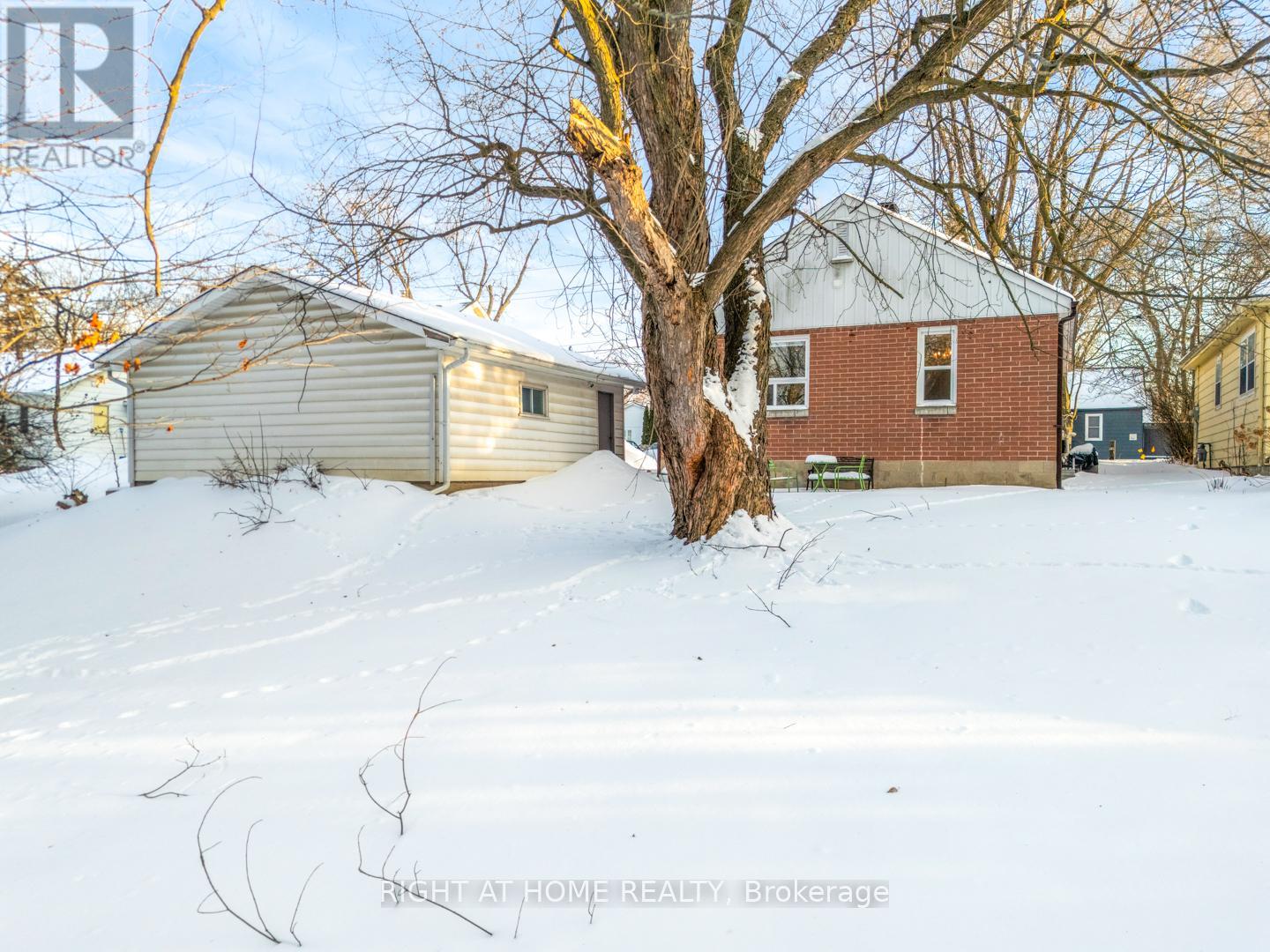 735 Srigley Street, Newmarket (Gorham-College Manor), Ontario  L3Y 1X6 - Photo 30 - N12756068