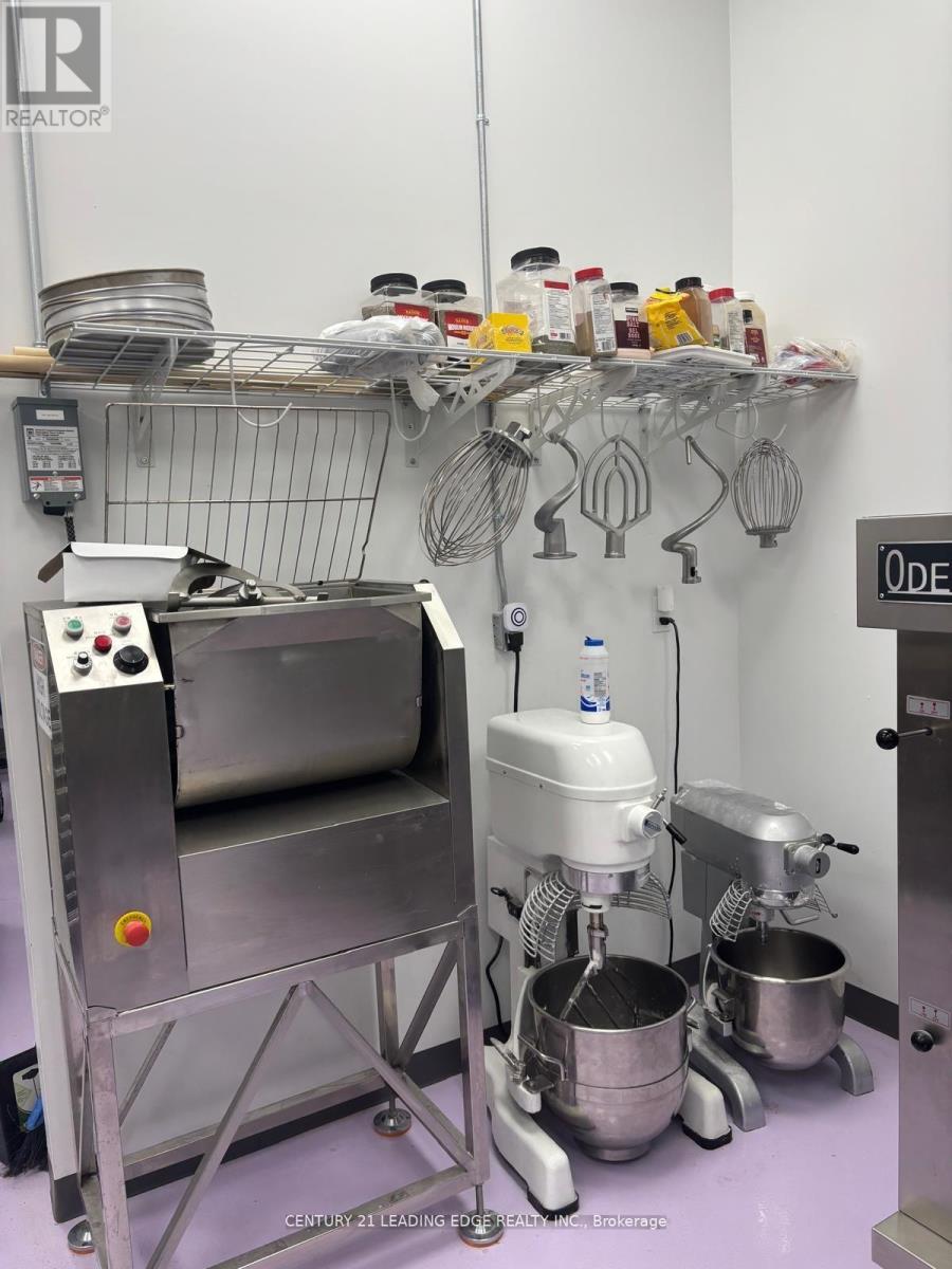 1550 16th Avenue, Richmond Hill, Ontario  L4B 3K9 - Photo 5 - N12770342