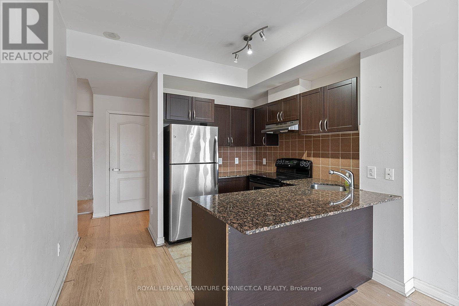 207 - 3865 Lake Shore Boulevard W, Toronto (Long Branch), Ontario  M8W 1R4 - Photo 7 - W12732096