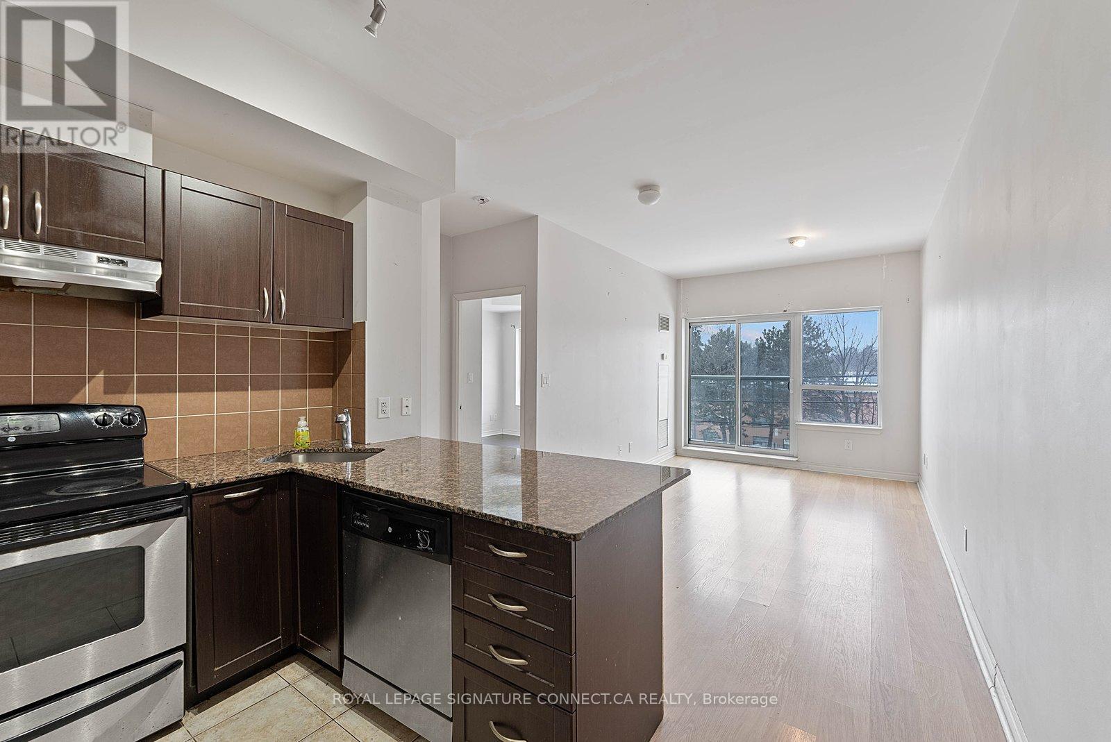 207 - 3865 Lake Shore Boulevard W, Toronto (Long Branch), Ontario  M8W 1R4 - Photo 4 - W12732096