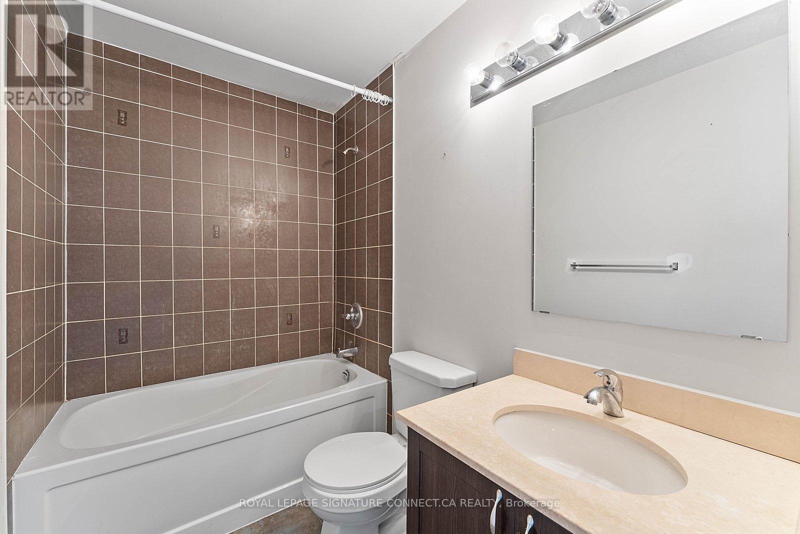 207 - 3865 Lake Shore Boulevard W, Toronto (Long Branch), Ontario  M8W 1R4 - Photo 18 - W12732096