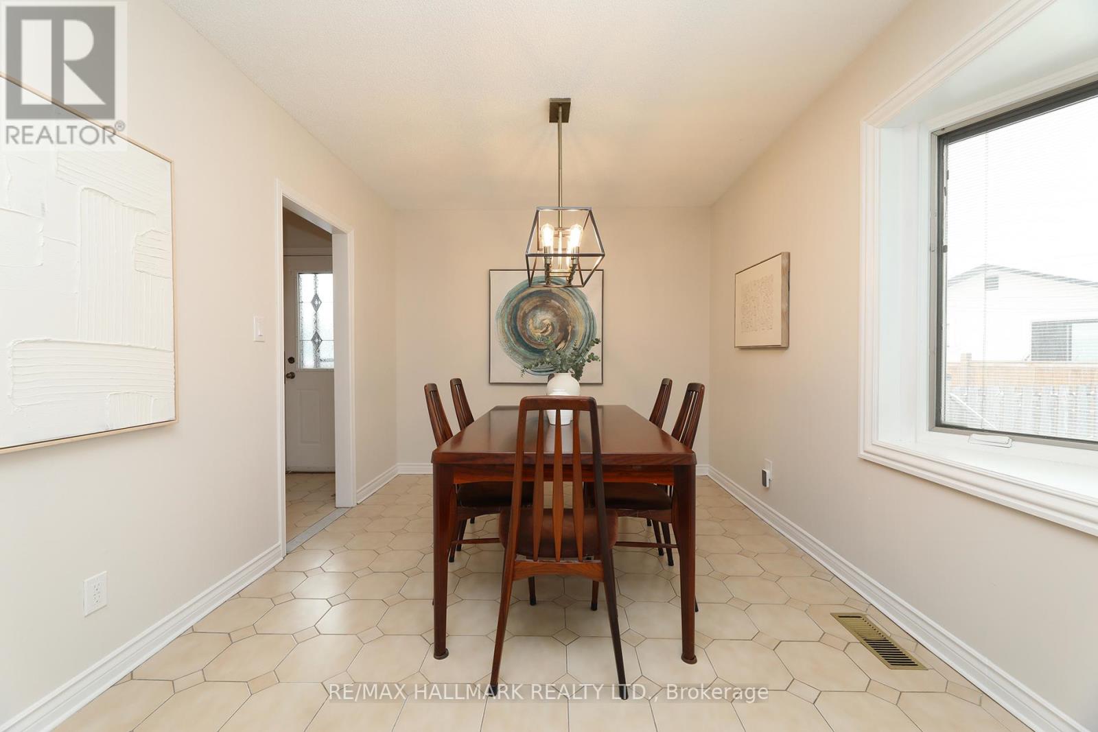 70 Lavington Drive, Toronto, Ontario  M9R 2H4 - Photo 10 - W12770562